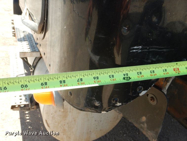 image for item HC9082 2007 Freightliner Columbia 120  semi truck