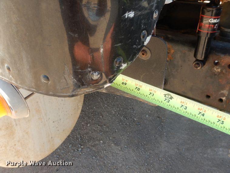 image for item HC9082 2007 Freightliner Columbia 120  semi truck