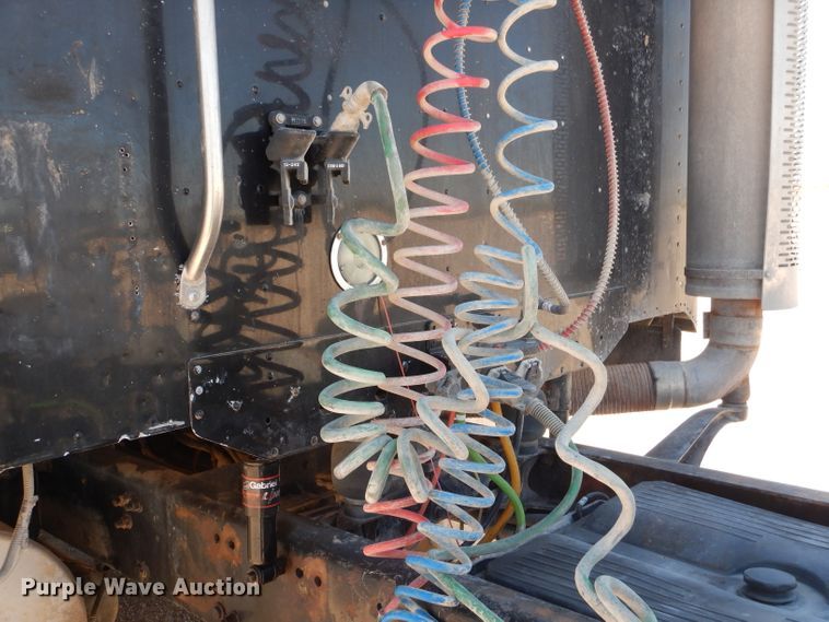 image for item HC9082 2007 Freightliner Columbia 120  semi truck