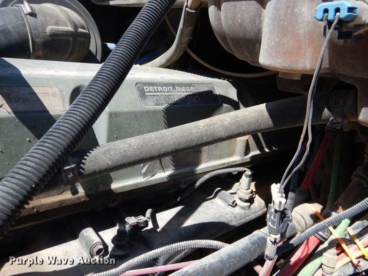 image for item HC9082 2007 Freightliner Columbia 120  semi truck