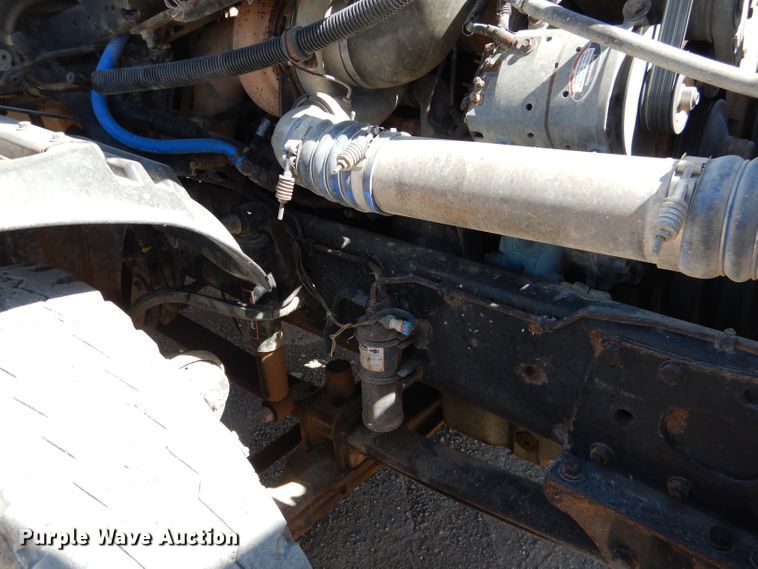 image for item HC9082 2007 Freightliner Columbia 120  semi truck