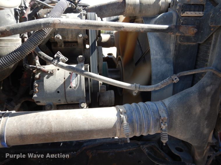 image for item HC9082 2007 Freightliner Columbia 120  semi truck