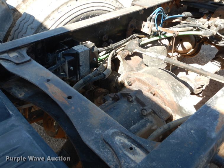 image for item HC9082 2007 Freightliner Columbia 120  semi truck