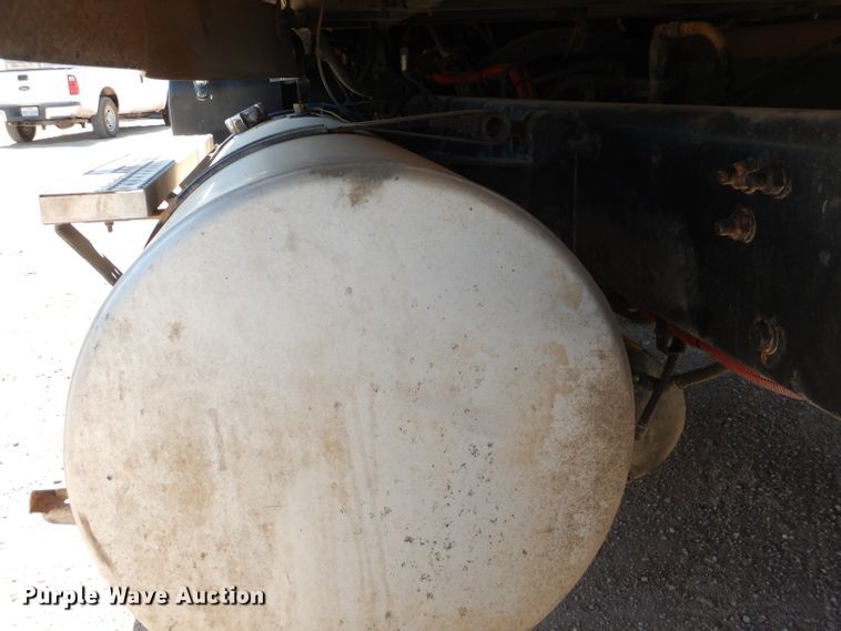 image for item HC9082 2007 Freightliner Columbia 120  semi truck