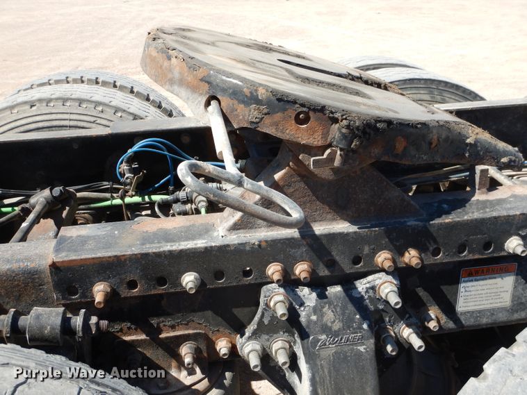 image for item HC9082 2007 Freightliner Columbia 120  semi truck