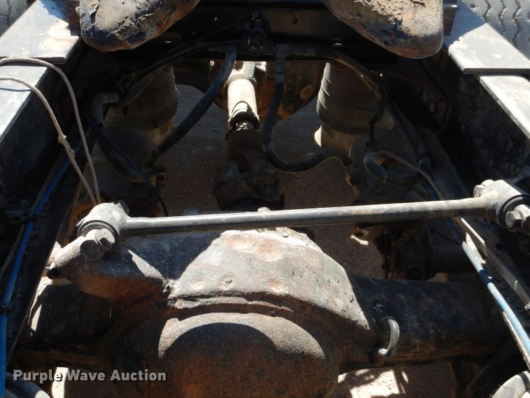 image for item HC9082 2007 Freightliner Columbia 120  semi truck