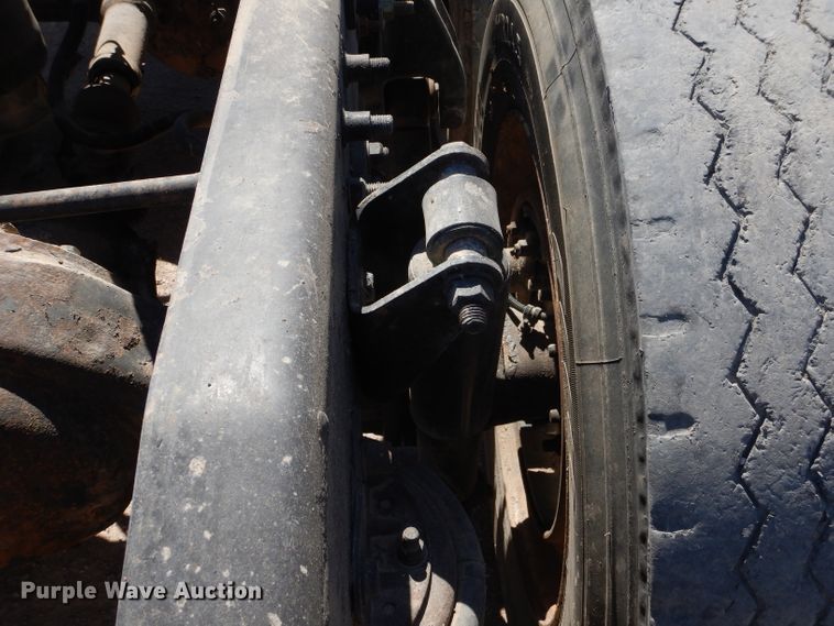 image for item HC9082 2007 Freightliner Columbia 120  semi truck