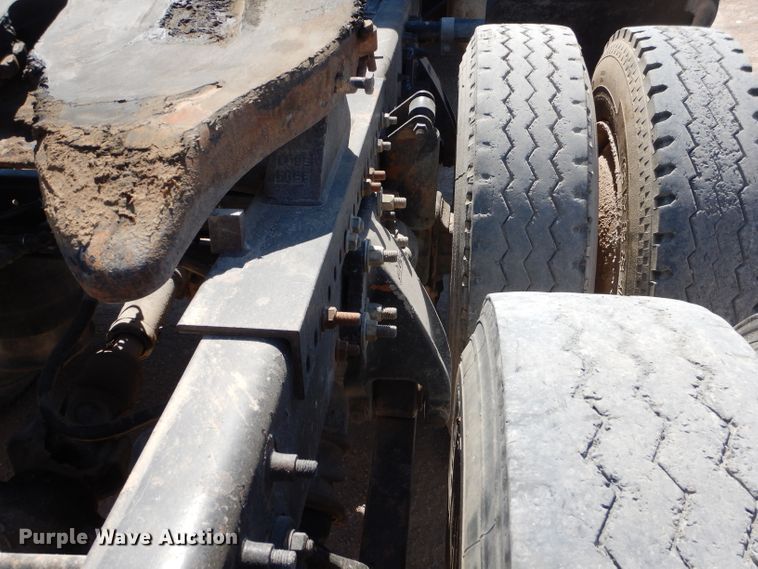 image for item HC9082 2007 Freightliner Columbia 120  semi truck