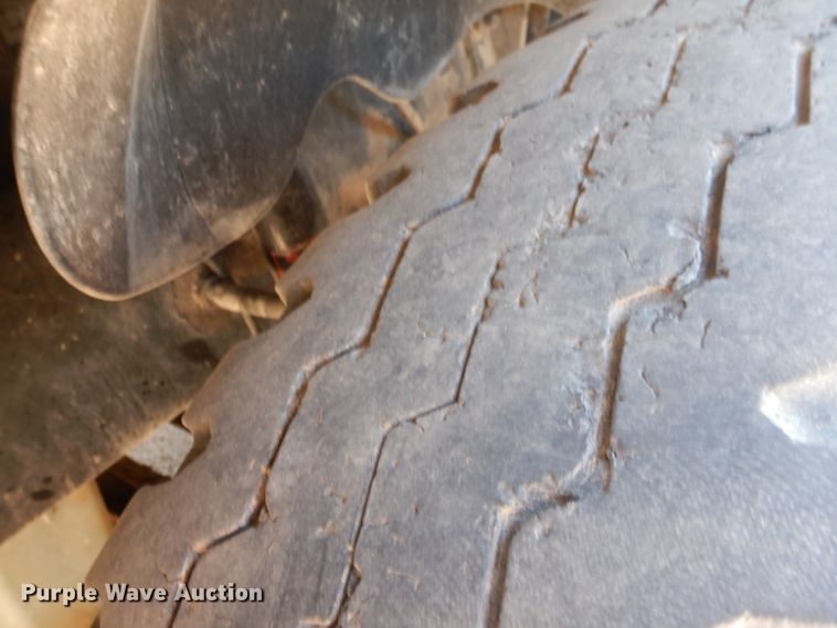 image for item HC9082 2007 Freightliner Columbia 120  semi truck