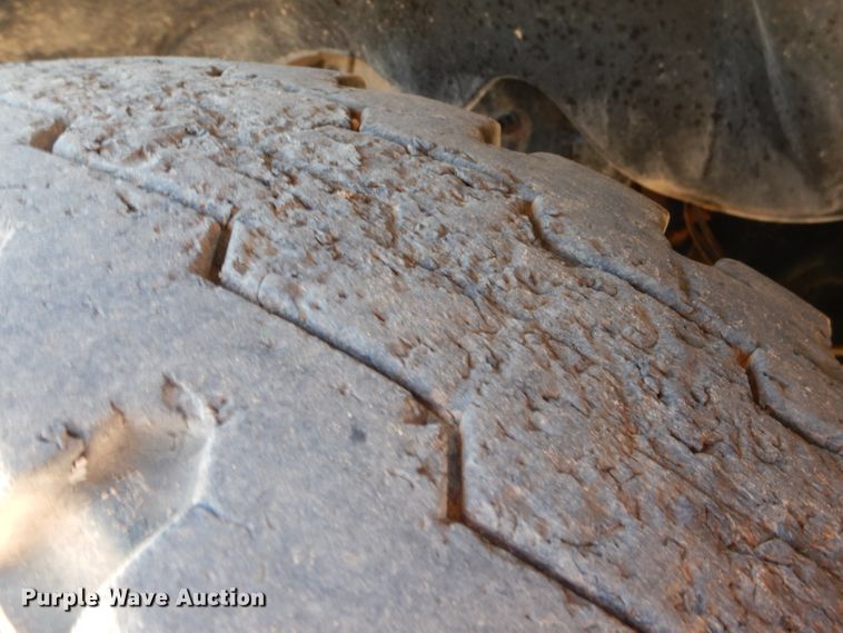 image for item HC9082 2007 Freightliner Columbia 120  semi truck