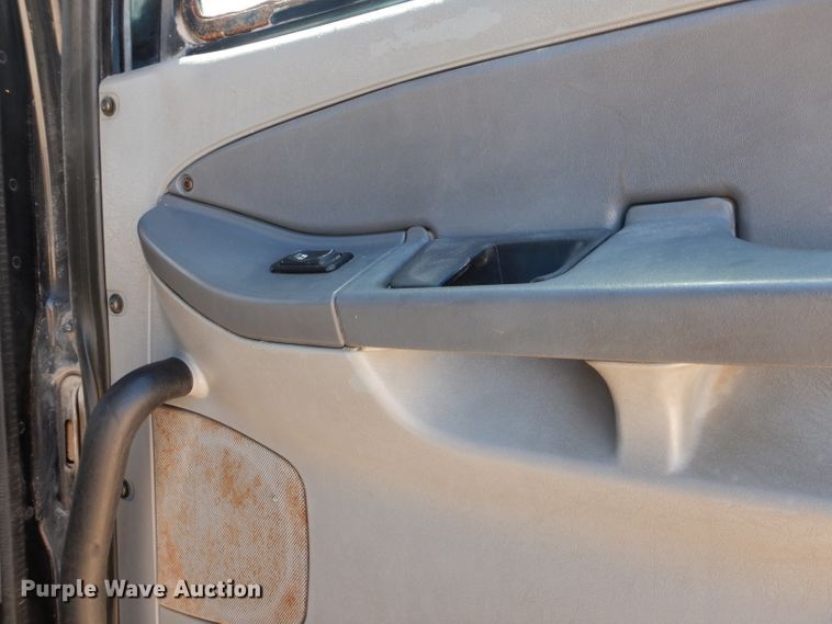 image for item HC9082 2007 Freightliner Columbia 120  semi truck