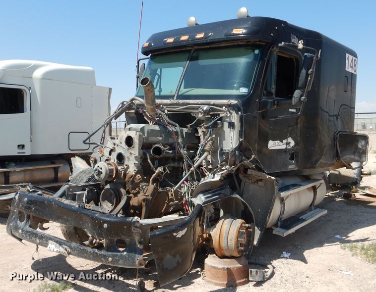 image for item HC9083 2007 Freightliner Columbia 120  semi truck
