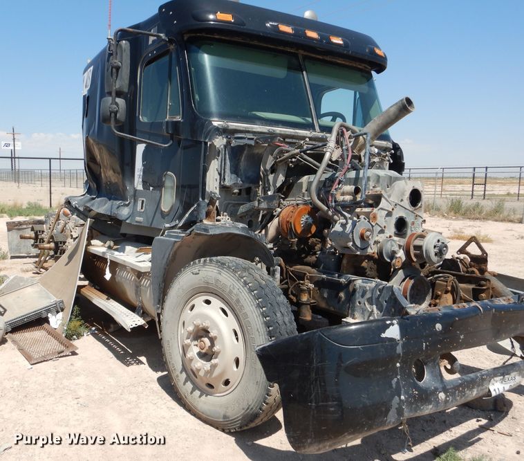 image for item HC9083 2007 Freightliner Columbia 120  semi truck