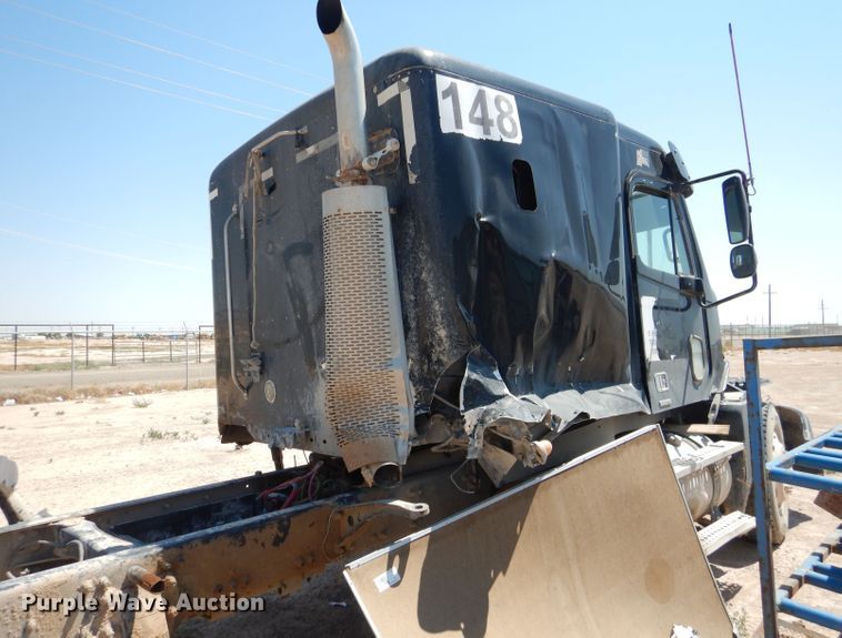 image for item HC9083 2007 Freightliner Columbia 120  semi truck