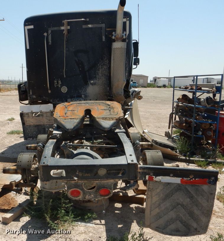 image for item HC9083 2007 Freightliner Columbia 120  semi truck