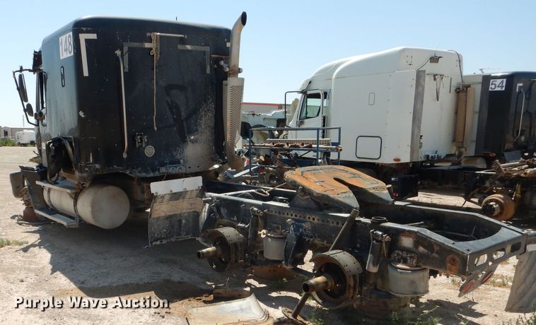 image for item HC9083 2007 Freightliner Columbia 120  semi truck