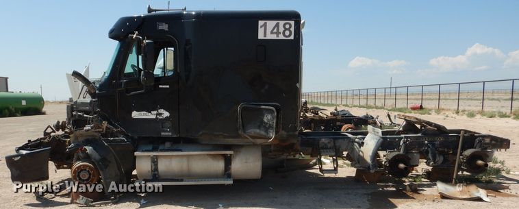 image for item HC9083 2007 Freightliner Columbia 120  semi truck