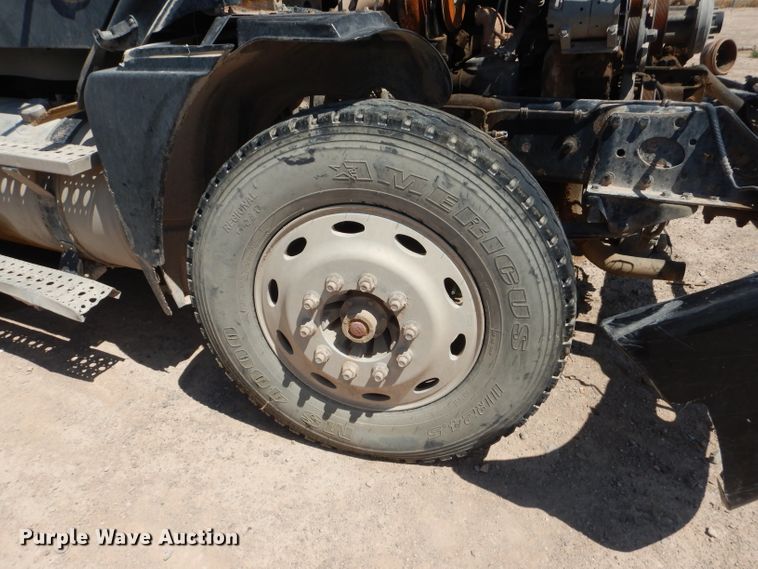 image for item HC9083 2007 Freightliner Columbia 120  semi truck