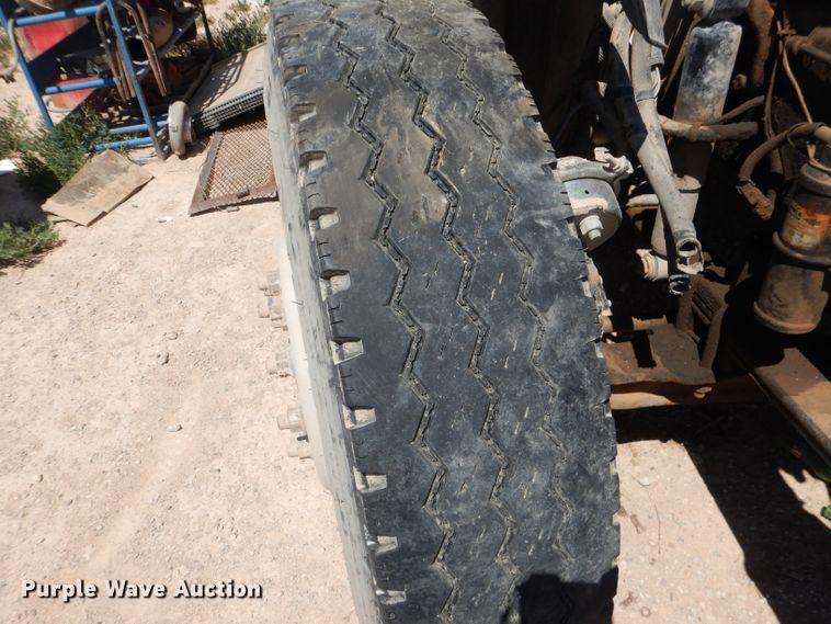 image for item HC9083 2007 Freightliner Columbia 120  semi truck