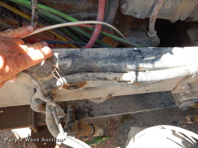 image for item HC9083 2007 Freightliner Columbia 120  semi truck