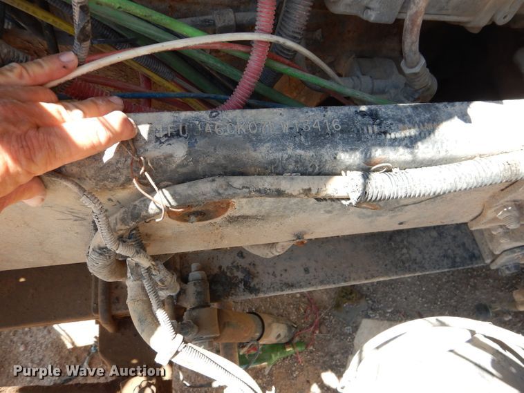 image for item HC9083 2007 Freightliner Columbia 120  semi truck