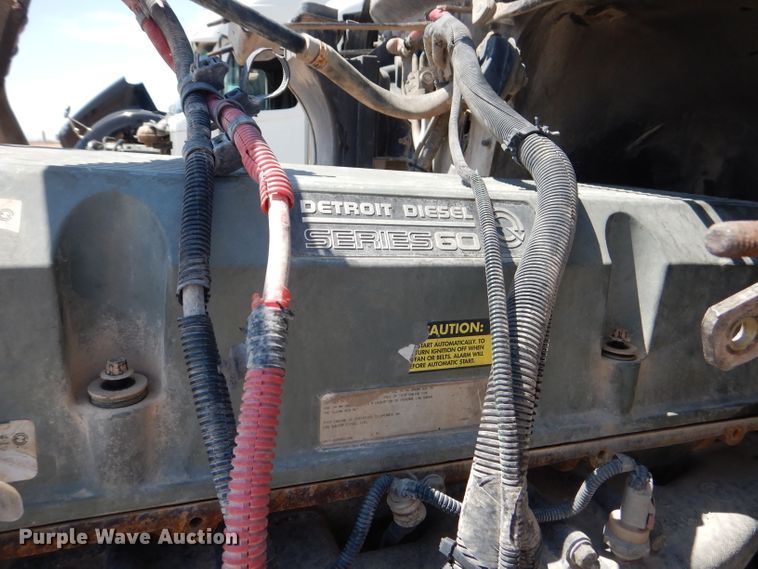 image for item HC9083 2007 Freightliner Columbia 120  semi truck