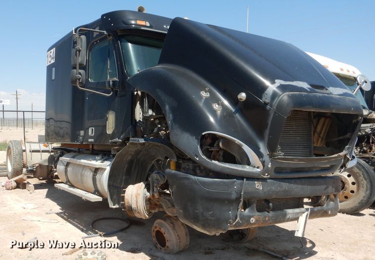 image for item HC9084 2007 Freightliner Columbia 120  semi truck