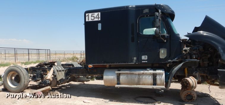 image for item HC9084 2007 Freightliner Columbia 120  semi truck