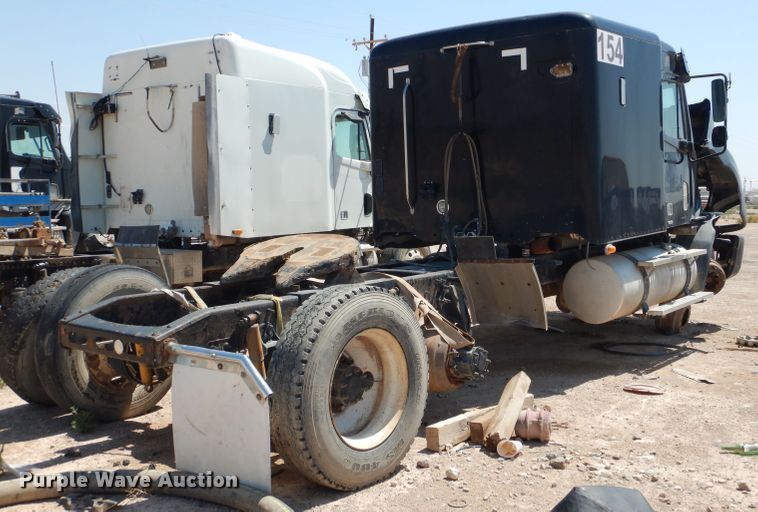 image for item HC9084 2007 Freightliner Columbia 120  semi truck