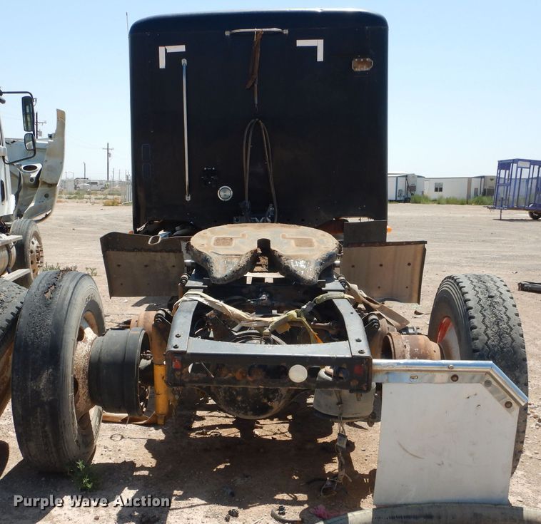 image for item HC9084 2007 Freightliner Columbia 120  semi truck