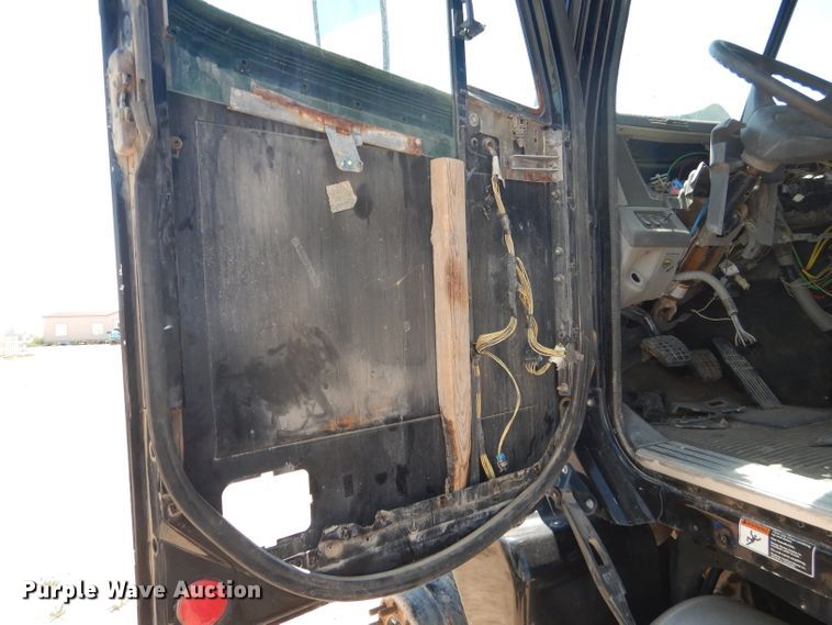 image for item HC9084 2007 Freightliner Columbia 120  semi truck