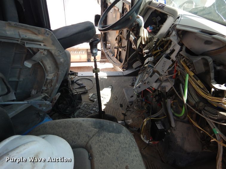 image for item HC9084 2007 Freightliner Columbia 120  semi truck