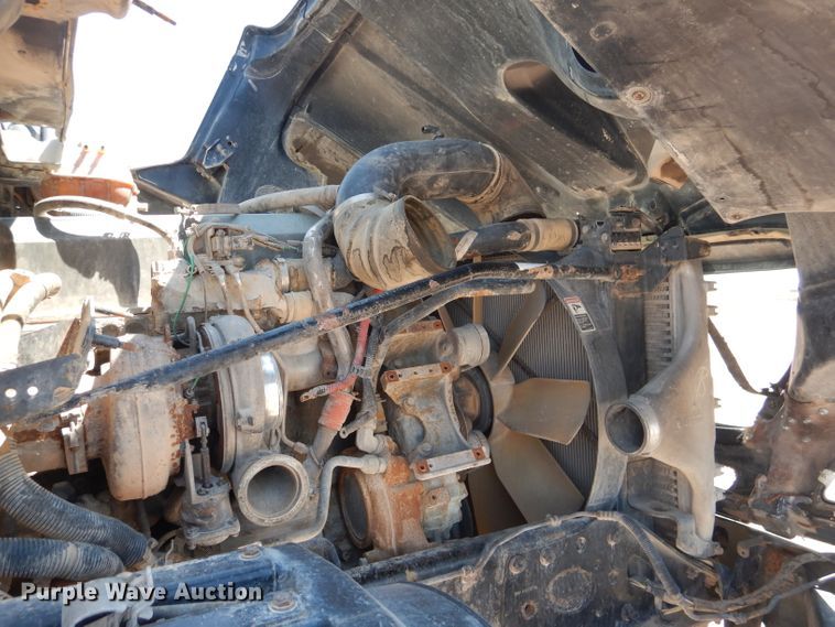 image for item HC9084 2007 Freightliner Columbia 120  semi truck