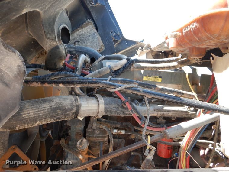 image for item HC9084 2007 Freightliner Columbia 120  semi truck