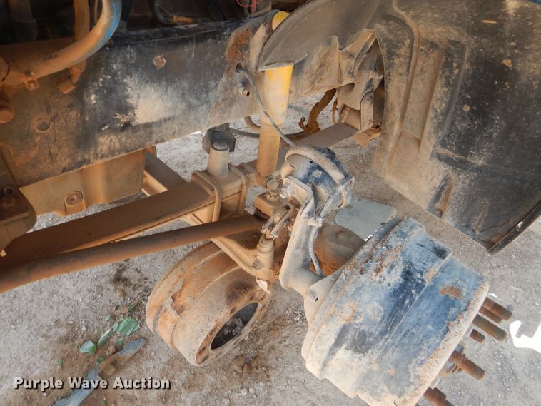 image for item HC9084 2007 Freightliner Columbia 120  semi truck