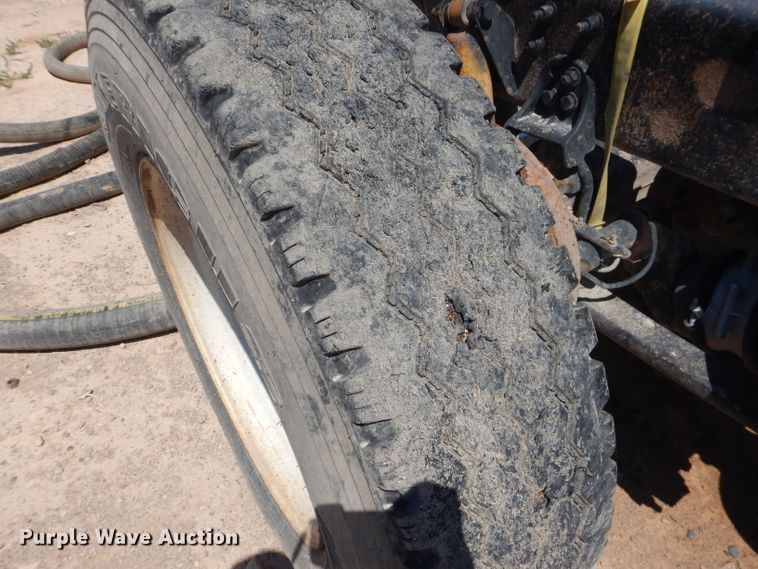 image for item HC9084 2007 Freightliner Columbia 120  semi truck