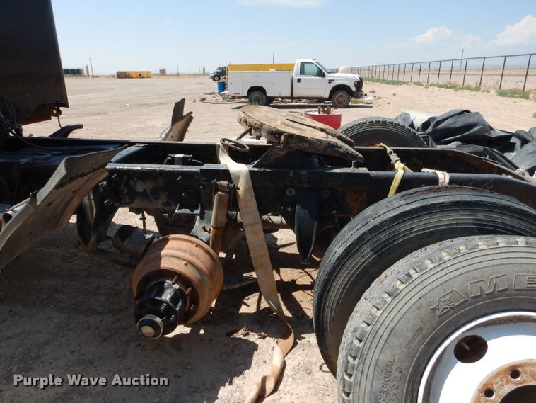 image for item HC9084 2007 Freightliner Columbia 120  semi truck