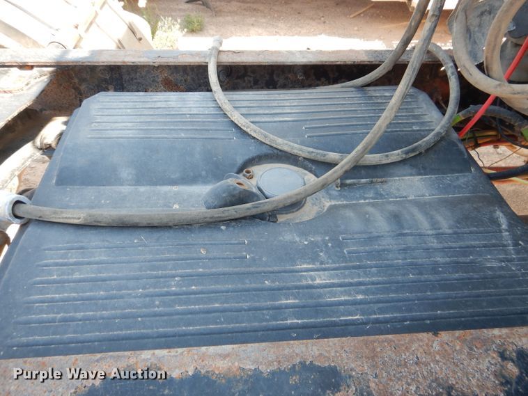 image for item HC9084 2007 Freightliner Columbia 120  semi truck