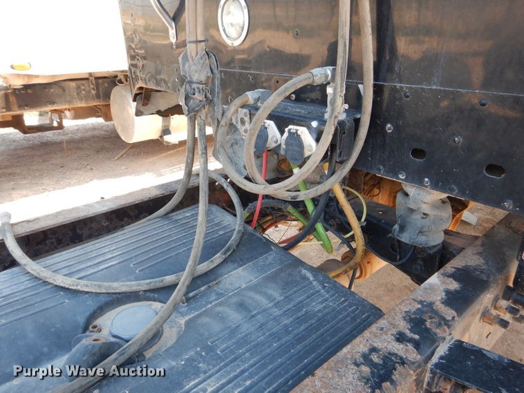 image for item HC9084 2007 Freightliner Columbia 120  semi truck