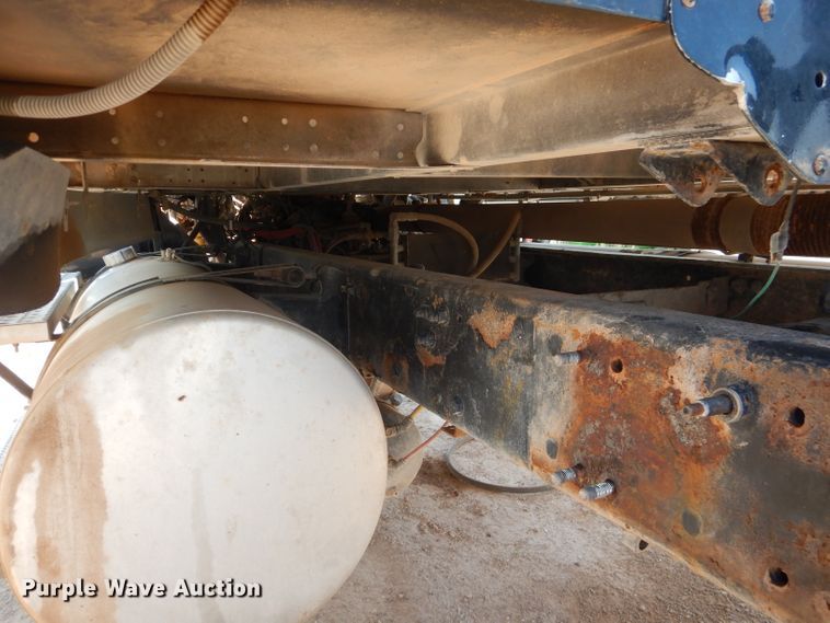 image for item HC9084 2007 Freightliner Columbia 120  semi truck