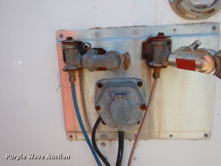 image for item HM9605 2000 Wabash dry van trailer