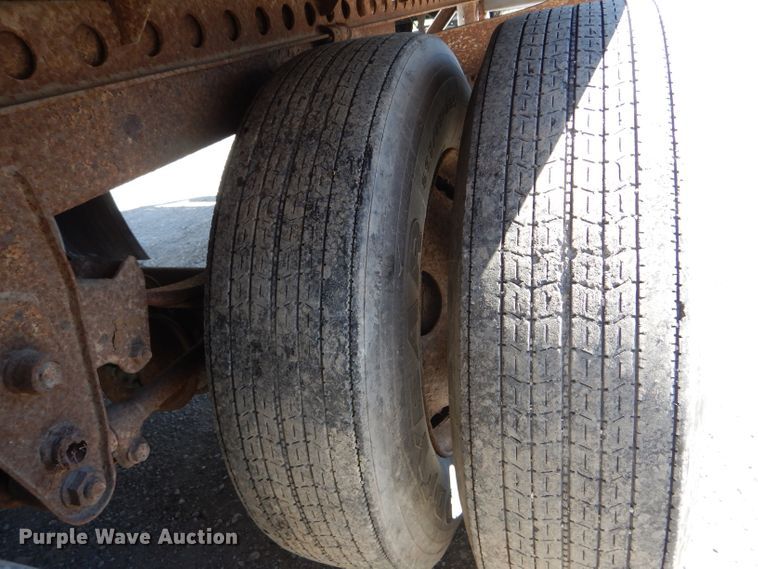 image for item HM9605 2000 Wabash dry van trailer