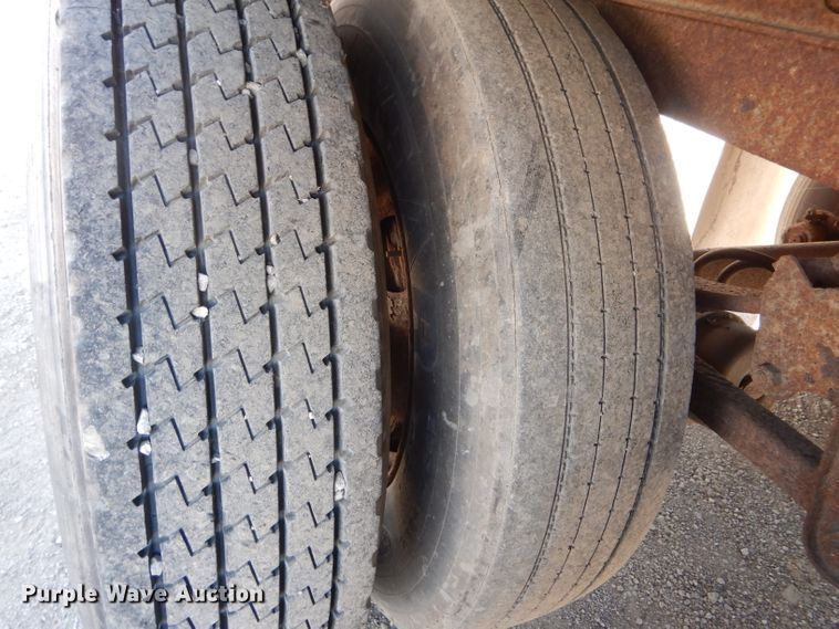 image for item HM9605 2000 Wabash dry van trailer