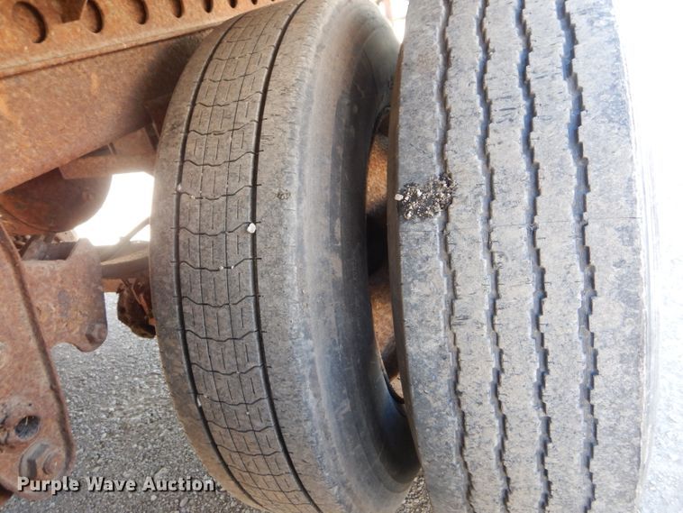 image for item HM9605 2000 Wabash dry van trailer