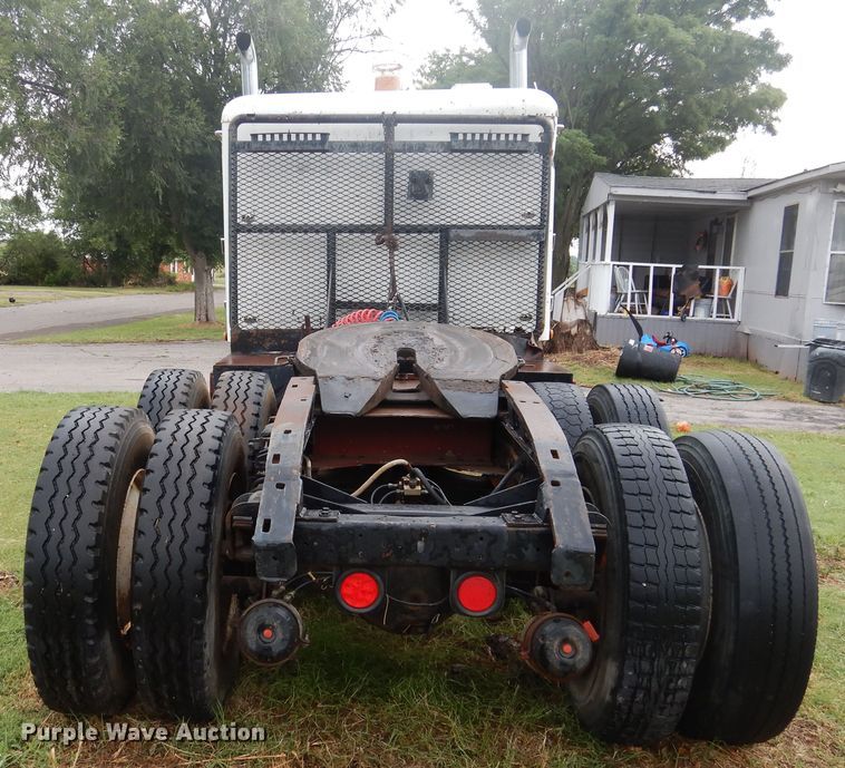 image for item HV9175 1975 Peterbilt 359M  semi truck