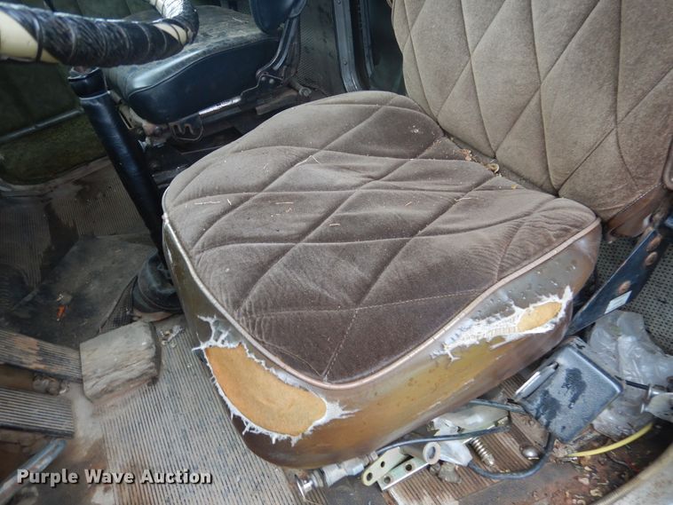 image for item HV9175 1975 Peterbilt 359M  semi truck