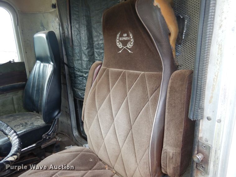 image for item HV9175 1975 Peterbilt 359M  semi truck