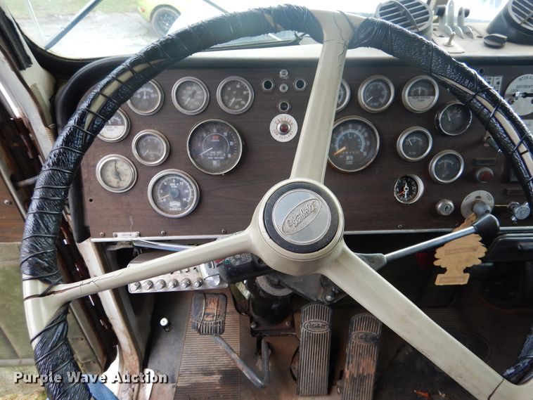 image for item HV9175 1975 Peterbilt 359M  semi truck