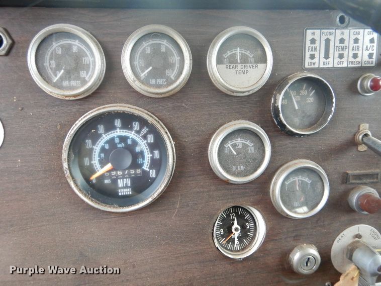 image for item HV9175 1975 Peterbilt 359M  semi truck