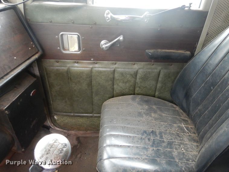 image for item HV9175 1975 Peterbilt 359M  semi truck